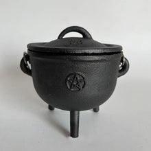 Cargar imagen en el visor de la galería, Hot Sale Halloween Pentacle Witch Magic Pentagram Crucible Wax Table Altar Witch Burning Pot Cast Iron Three Legs Cauldron