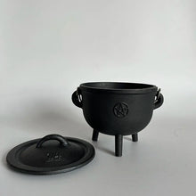 Cargar imagen en el visor de la galería, Hot Sale Halloween Pentacle Witch Magic Pentagram Crucible Wax Table Altar Witch Burning Pot Cast Iron Three Legs Cauldron
