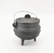 Cargar imagen en el visor de la galería, Small Cast Iron Cauldron, Potjie Pot, South Africa Cookware  350ml
