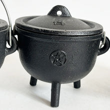 Cargar imagen en el visor de la galería, Hot Sale Halloween Pentacle Witch Magic Pentagram Crucible Wax Table Altar Witch Burning Pot Cast Iron Three Legs Cauldron