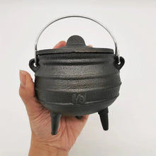 Cargar imagen en el visor de la galería, Small Cast Iron Cauldron, Potjie Pot, South Africa Cookware  350ml